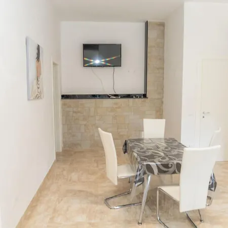 Corinzia 2 Apartment *